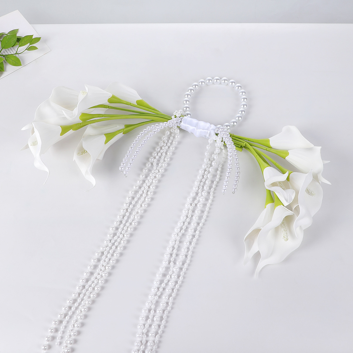 Yannew 人工カラーリリーブーケ 梨ビーズチェーンハンド - Wedding Ceremony Supply のレビューと価格