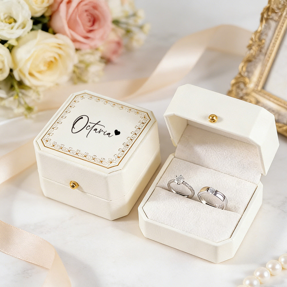パーソナライズされたフェイクレザーリングボックス、ベルベット - Wedding Zone のレビューと価格