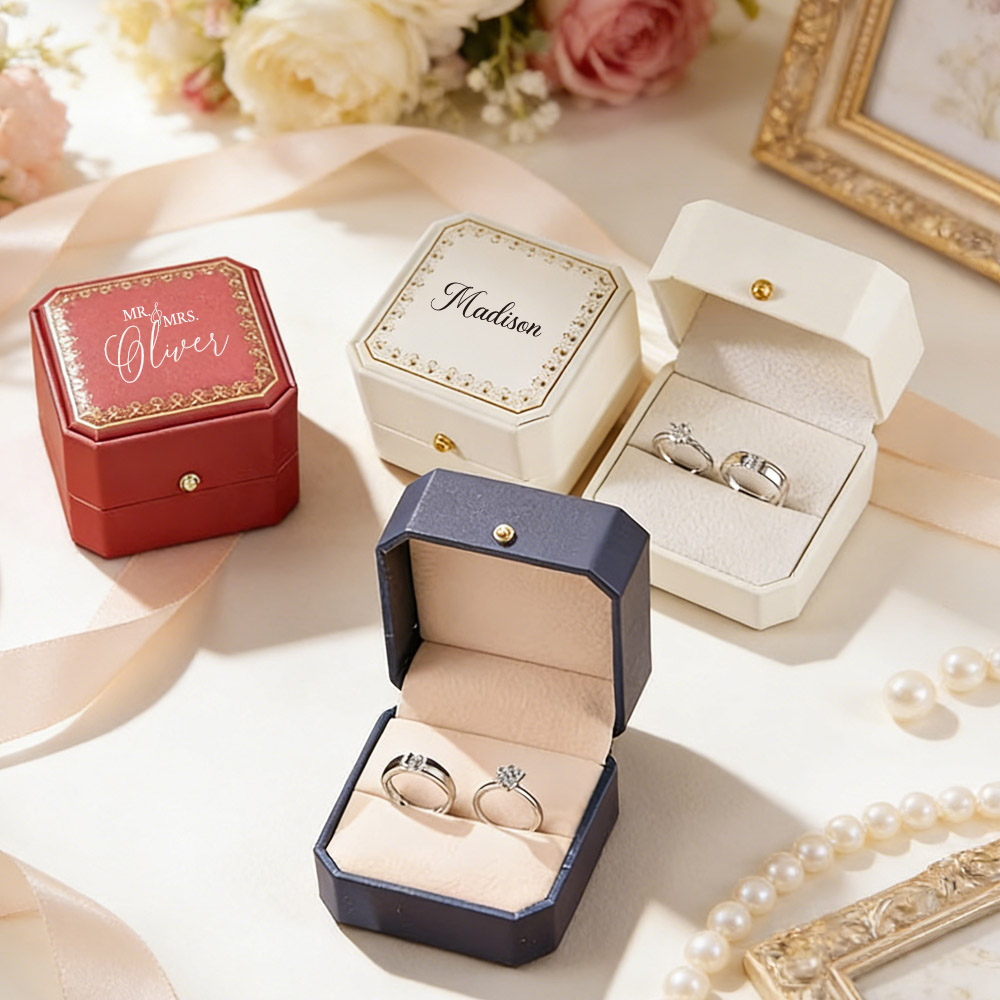 パーソナライズされたフェイクレザーリングボックス、ベルベット - Wedding Zone のレビューと価格
