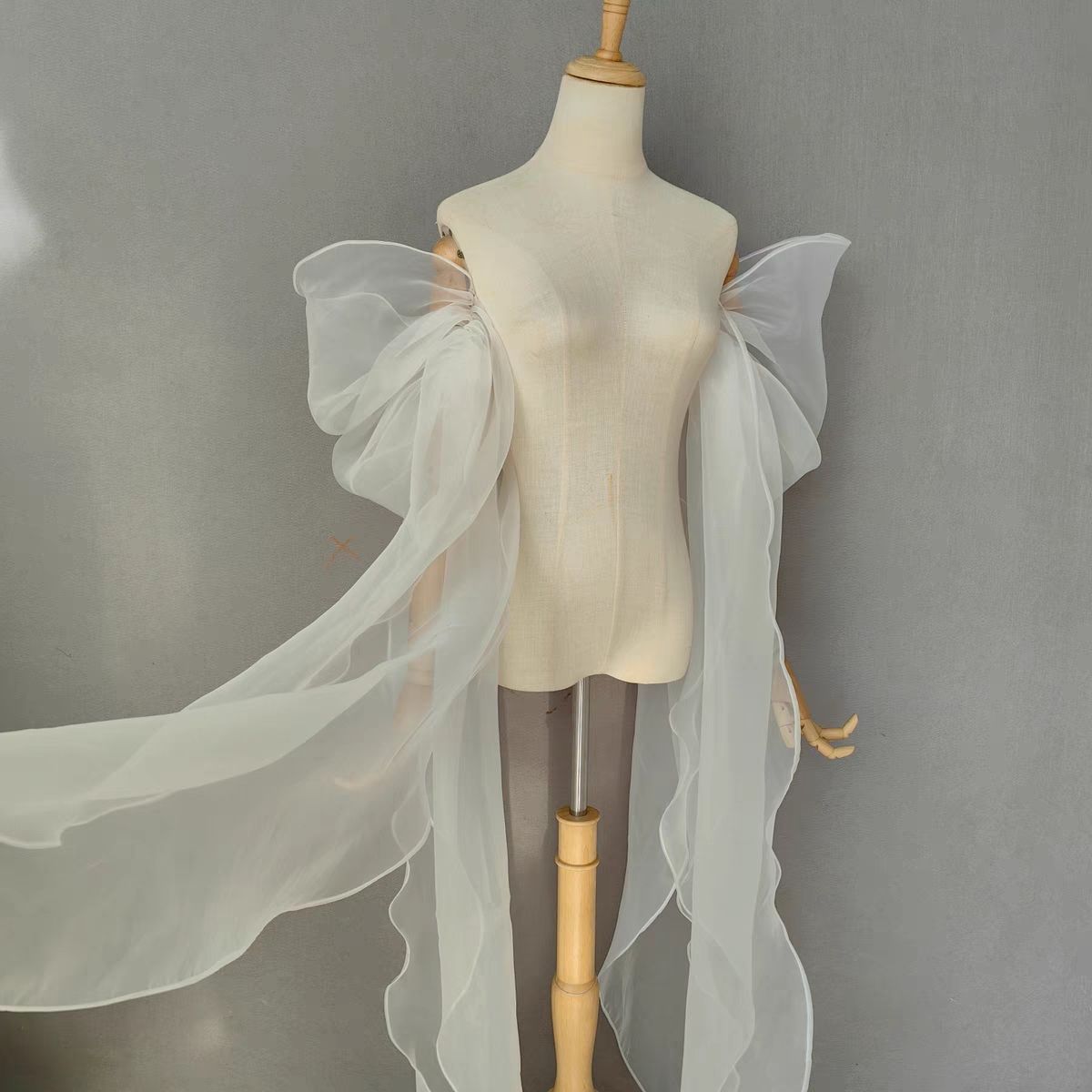 ブライダルスリーブオーガンザ取り外し可能なふわふわロングテー - Wedding Dress Supply のレビューと価格